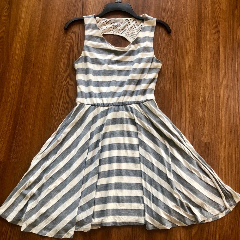 🌻 dELiA’s Skater Dress 🌻